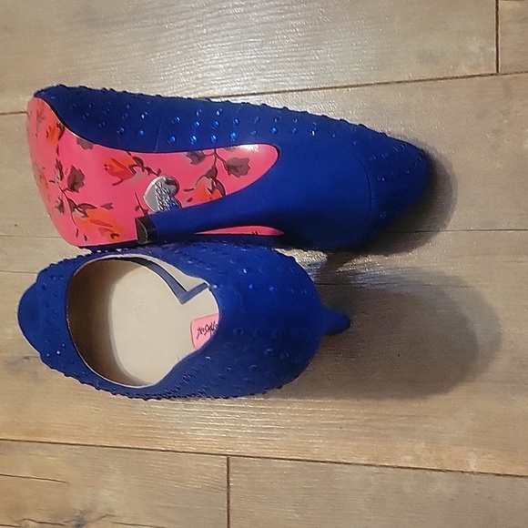 Womans "Betsey Johnson", Blue with blue Rhinestones, High heels size 7.5 - Picture 3 of 4